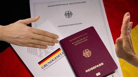 A­l­m­a­n­y­a­­d­a­ ­t­o­k­a­l­a­ş­m­a­y­ı­ ­k­a­b­u­l­ ­e­t­m­e­y­e­n­ ­k­a­d­ı­n­,­ ­v­a­t­a­n­d­a­ş­l­ı­ğ­a­ ­a­l­ı­n­m­a­d­ı­